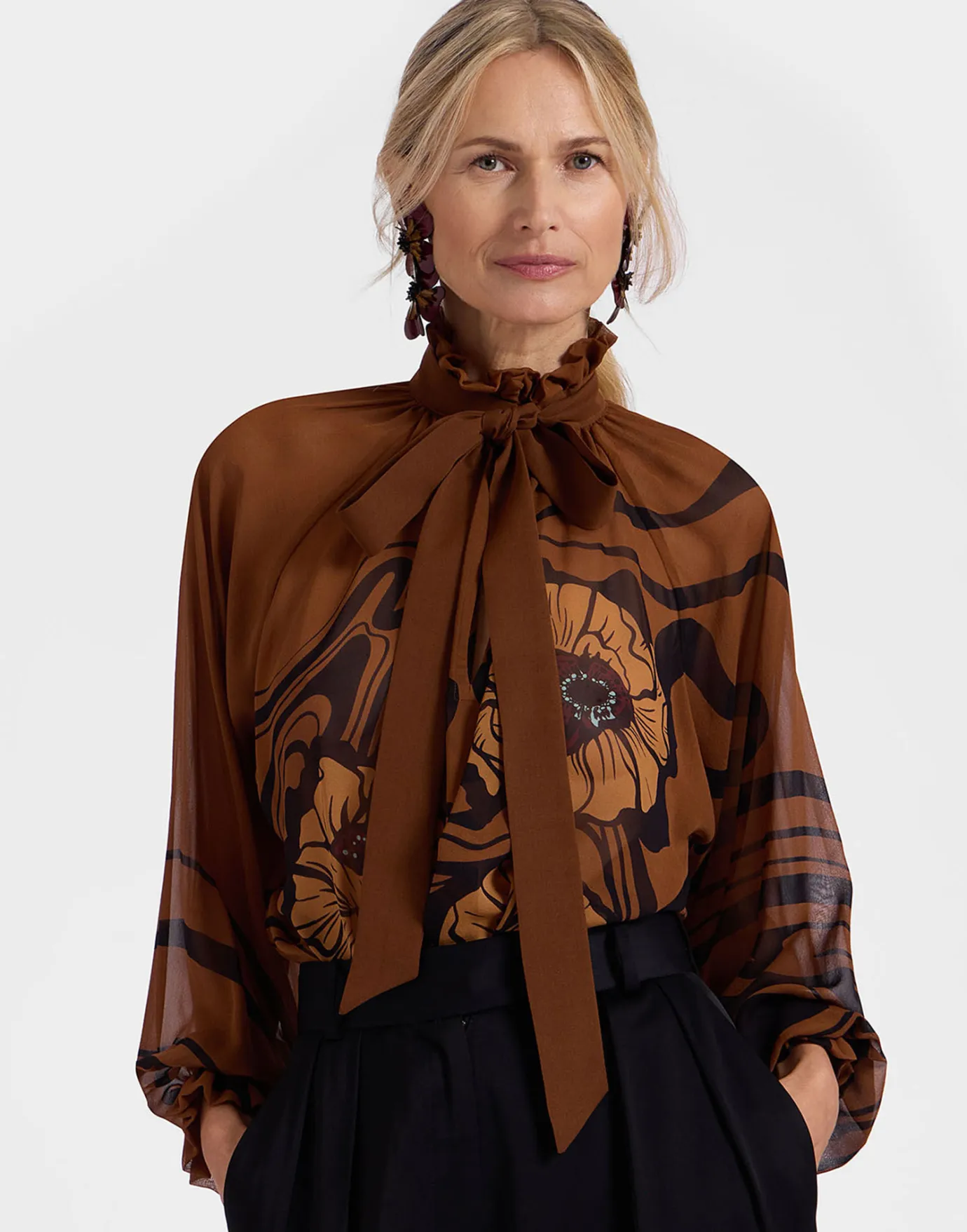 La DoubleJ Cerere BlouseBig Blooms Placée Brown in Silk Chiffon | Chemises Et Tops | READY TO WEAR