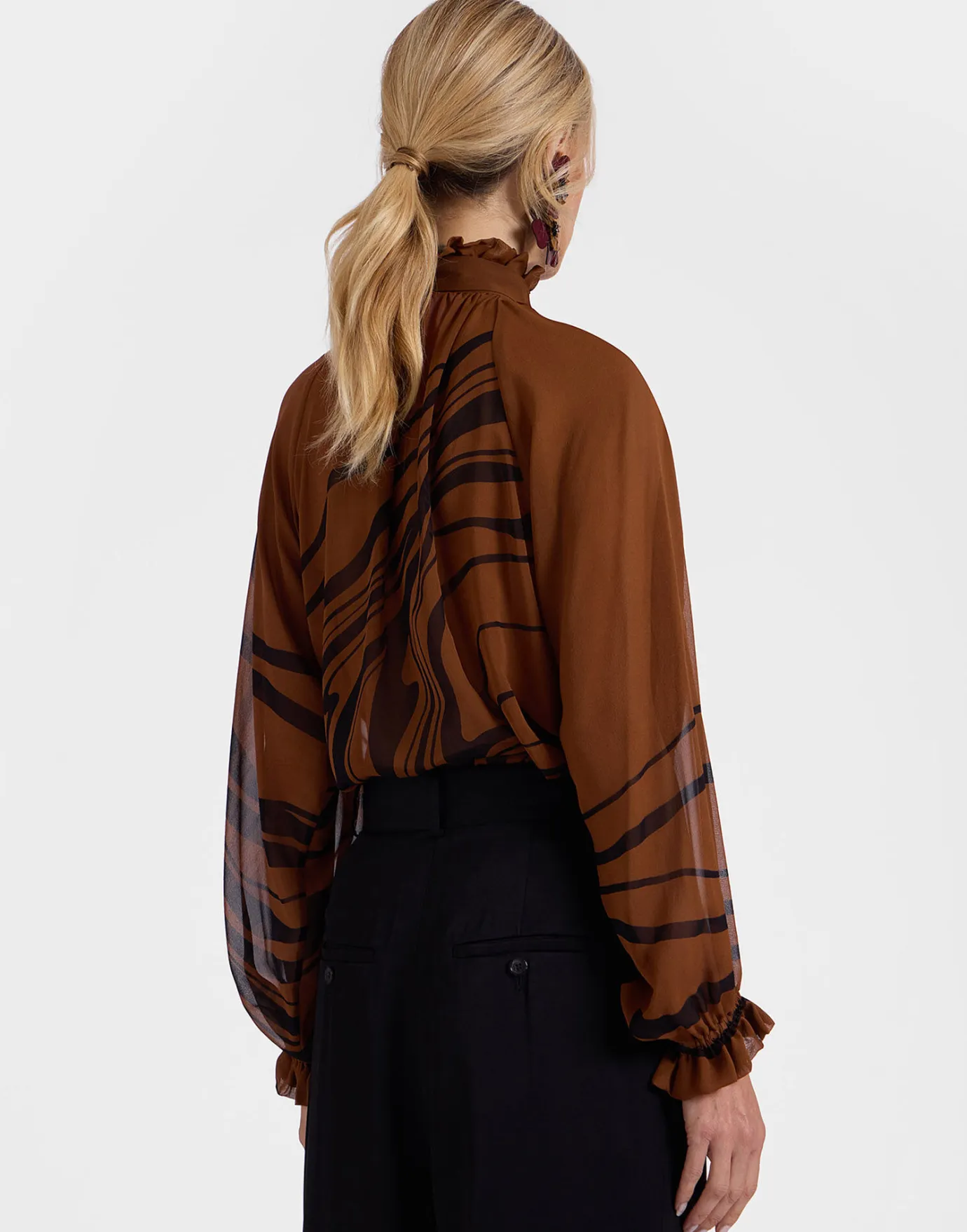 La DoubleJ Cerere BlouseBig Blooms Placée Brown in Silk Chiffon | Chemises Et Tops | READY TO WEAR