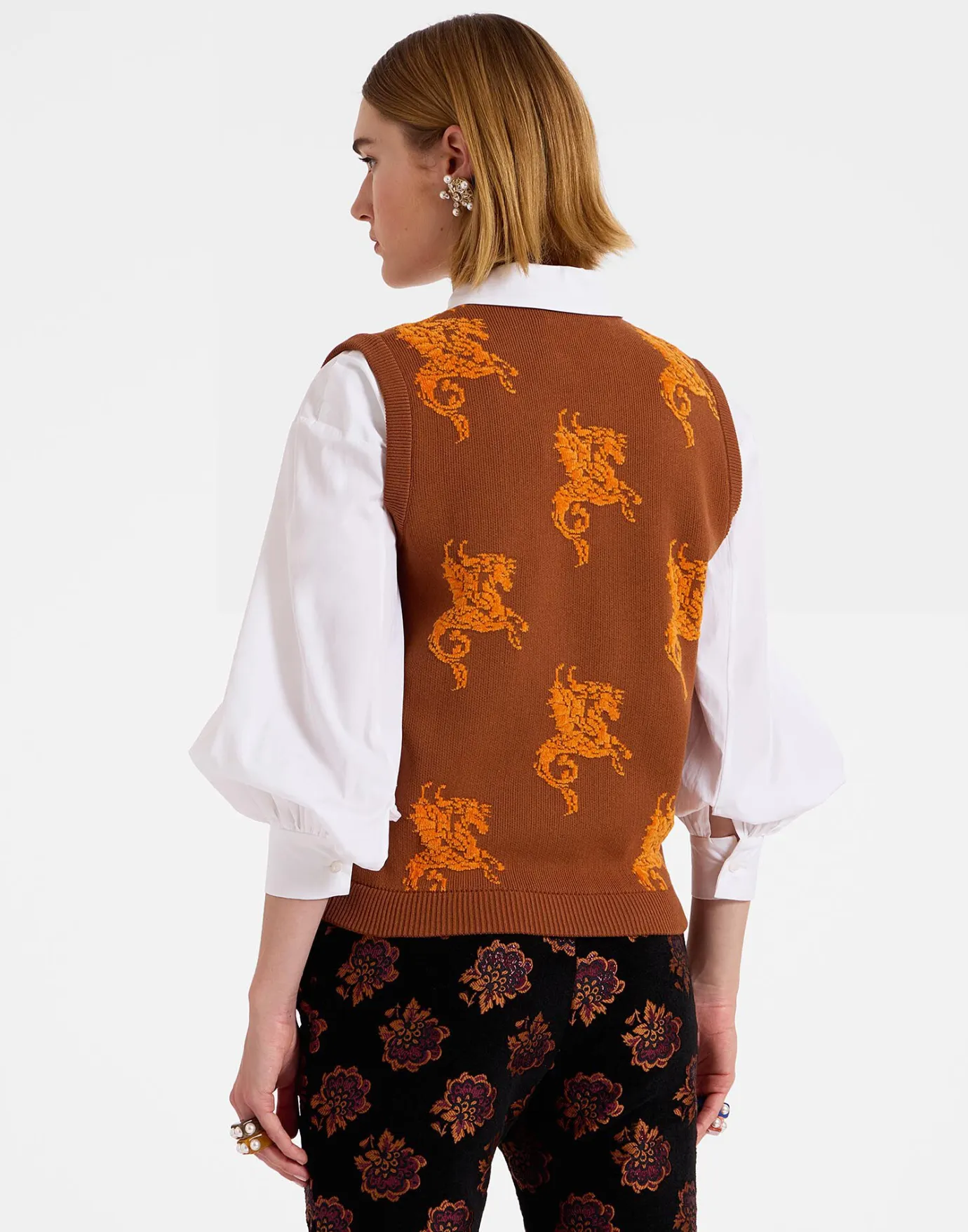 La DoubleJ Gryphos GiletBrown in Fleece Jacquard | Pulls | READY TO WEAR