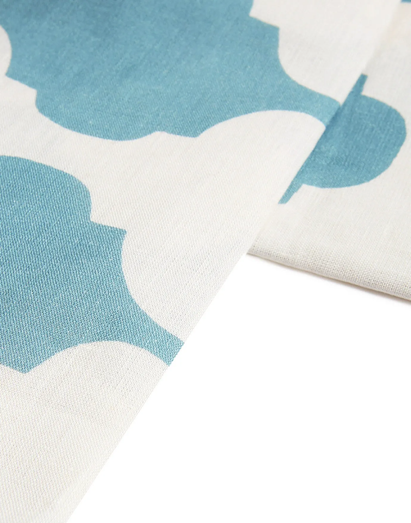 La DoubleJ Medium TableclothPlaza Sky Blue in Linen | Serviettes | Textiles